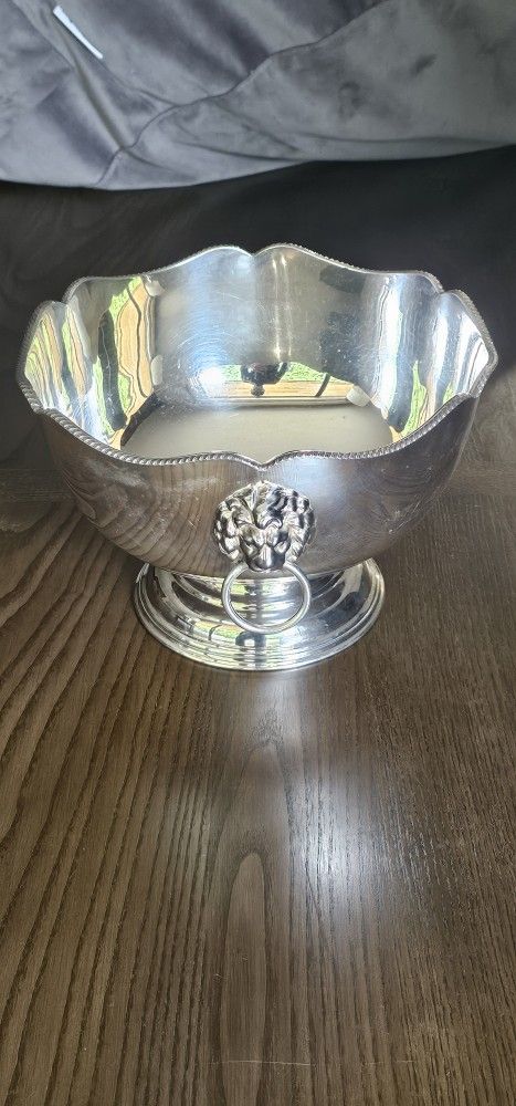 Vintage Silver-Plated Punch Bowl: Georgian Style, Lion Head Ring Handles
MADE IN ENGLAND / HAND MADE: