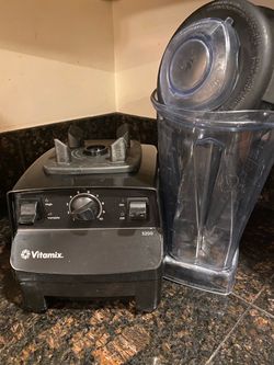 Vitamix 5200 Blender with Container and Lid