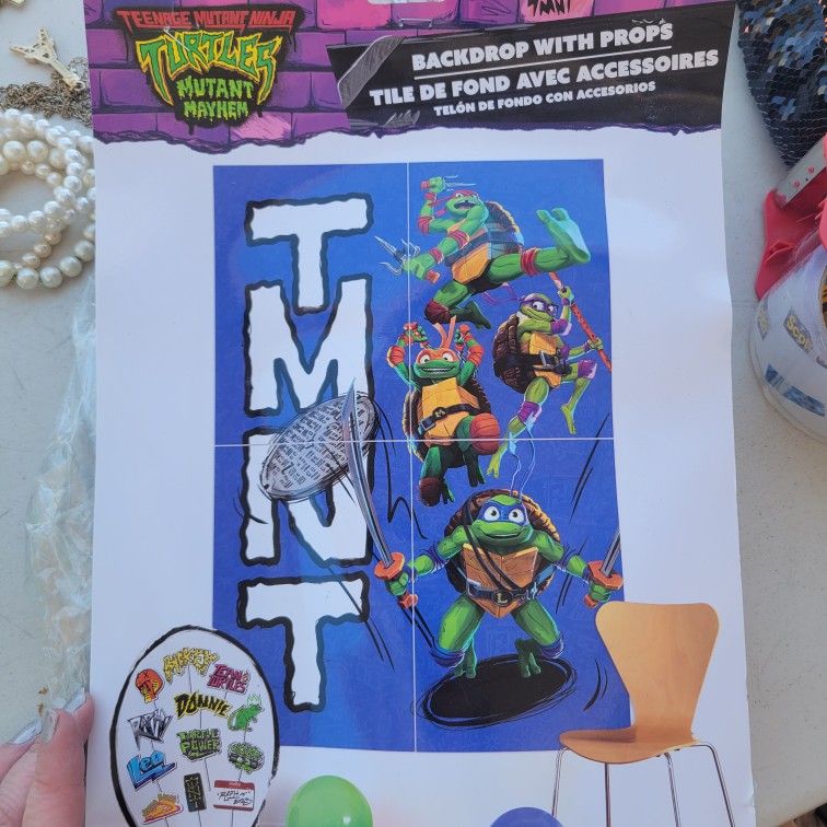 TmNT  backdrop with props