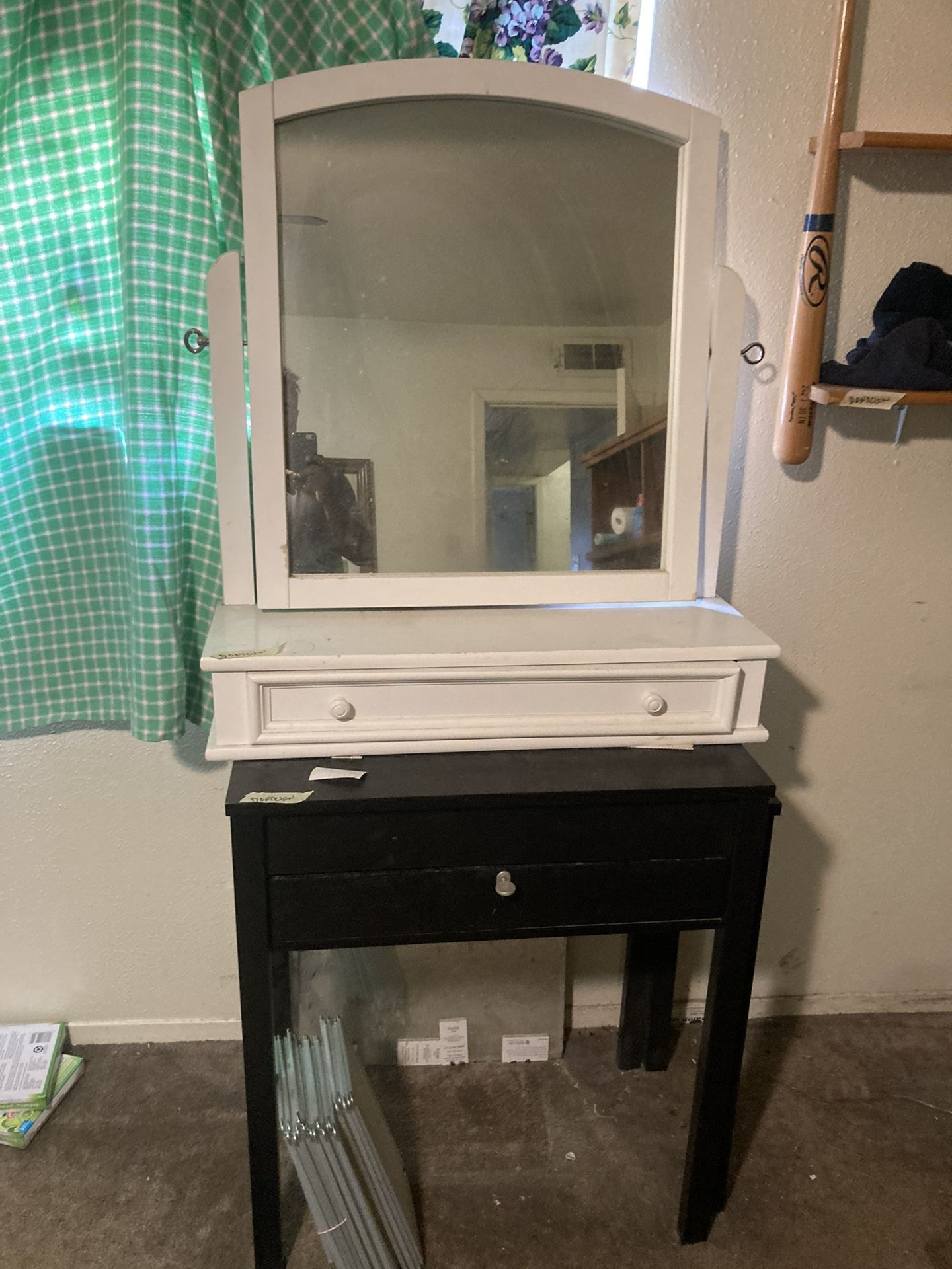 Vanity Mirror Ajustable Position