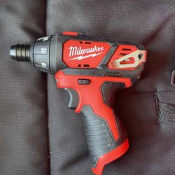 Milwaukee M12 Screwdriver