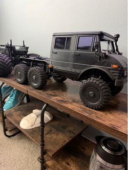 Traxxas TRX 6x6 Custom Mercedes Body
