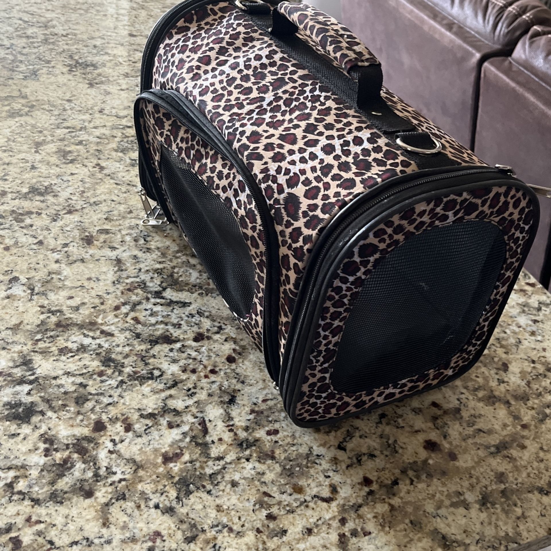 Small Pet carrier Perfect For Small Dog Or Cat