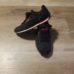 Pumas Like New Size 6-6 1/2