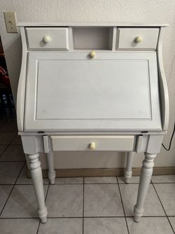 Vanity table