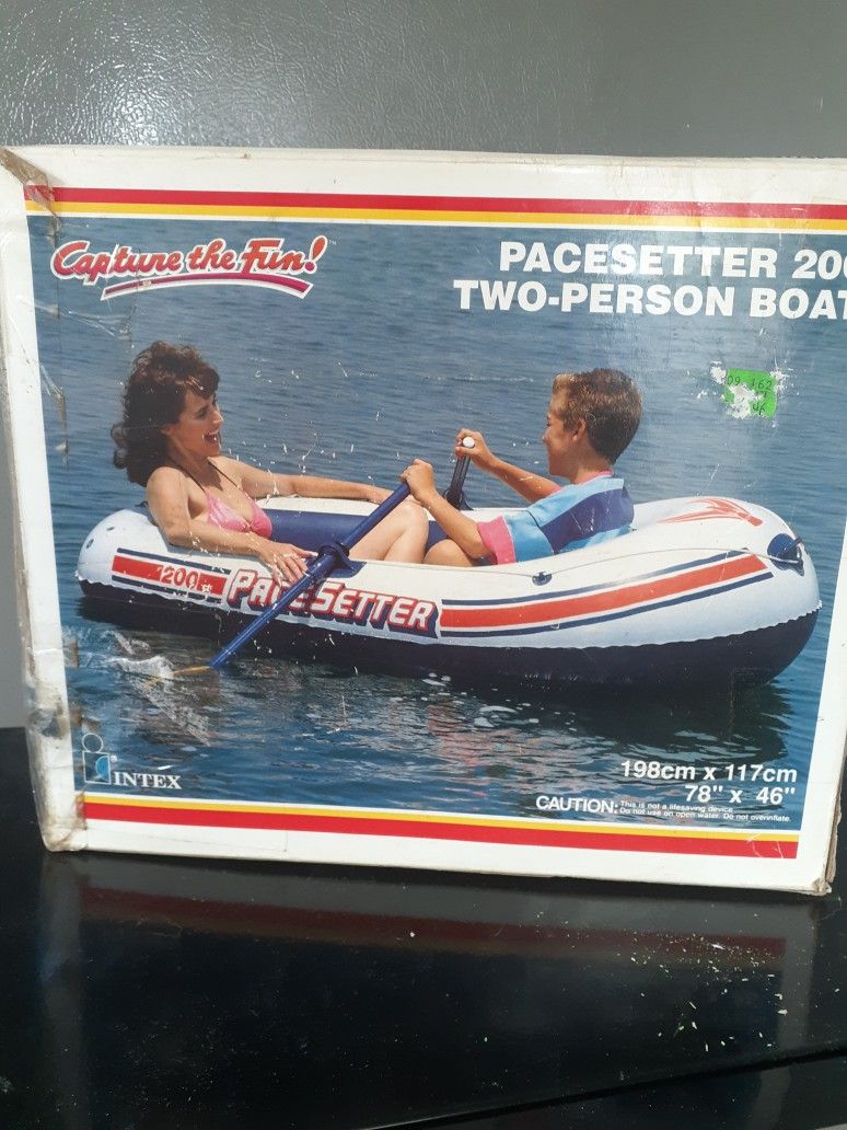 PACESETTER  200 TWO _ PERSON BOAT 