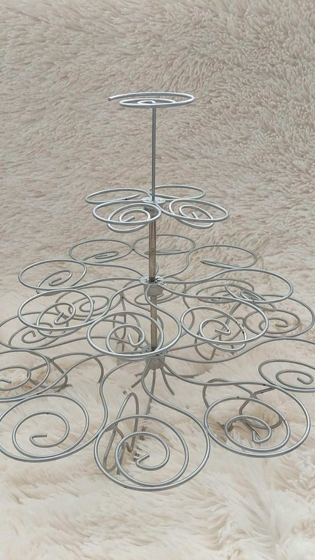 Cupcake wire stand