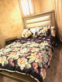 Queen bedroom set mirror