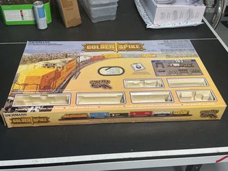 Large HO Scale Model Train Collection – Locomotives, Freight Cars, Specialty Cars & Accessories