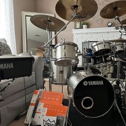 Yamaha Hip Gig Drum Set w/extras
