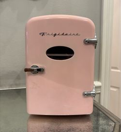 Frigidaire Retro Mini Personal Fridge