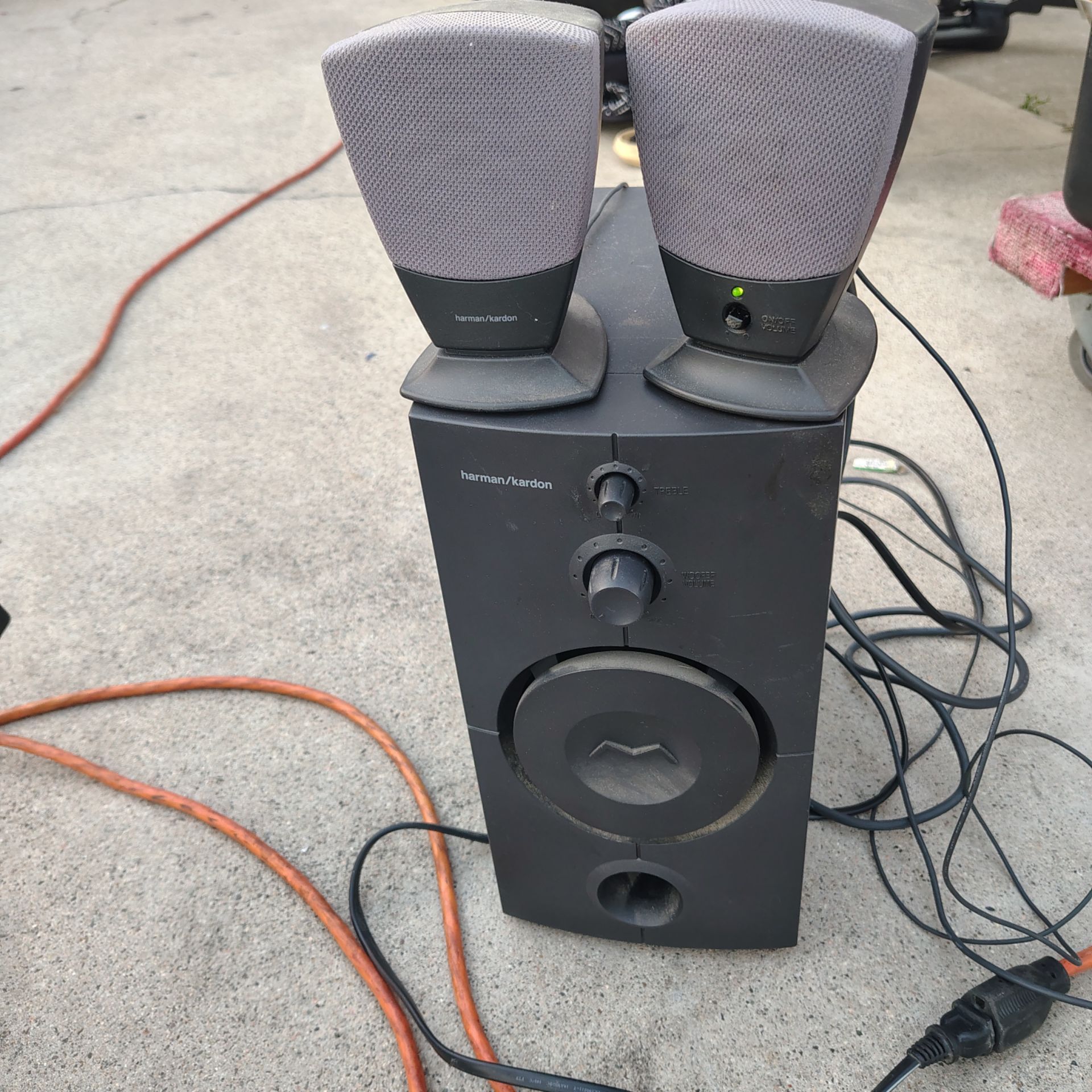 3 pieces harman kardon subwoofers computer set