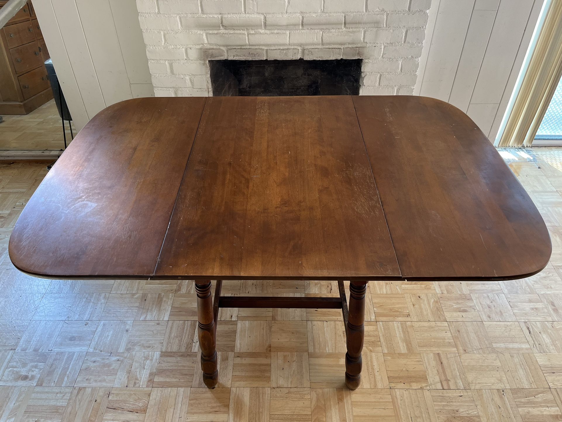 Moosehead Solid Maple Expandable Gateleg Dining Room Table with 2 Leaves