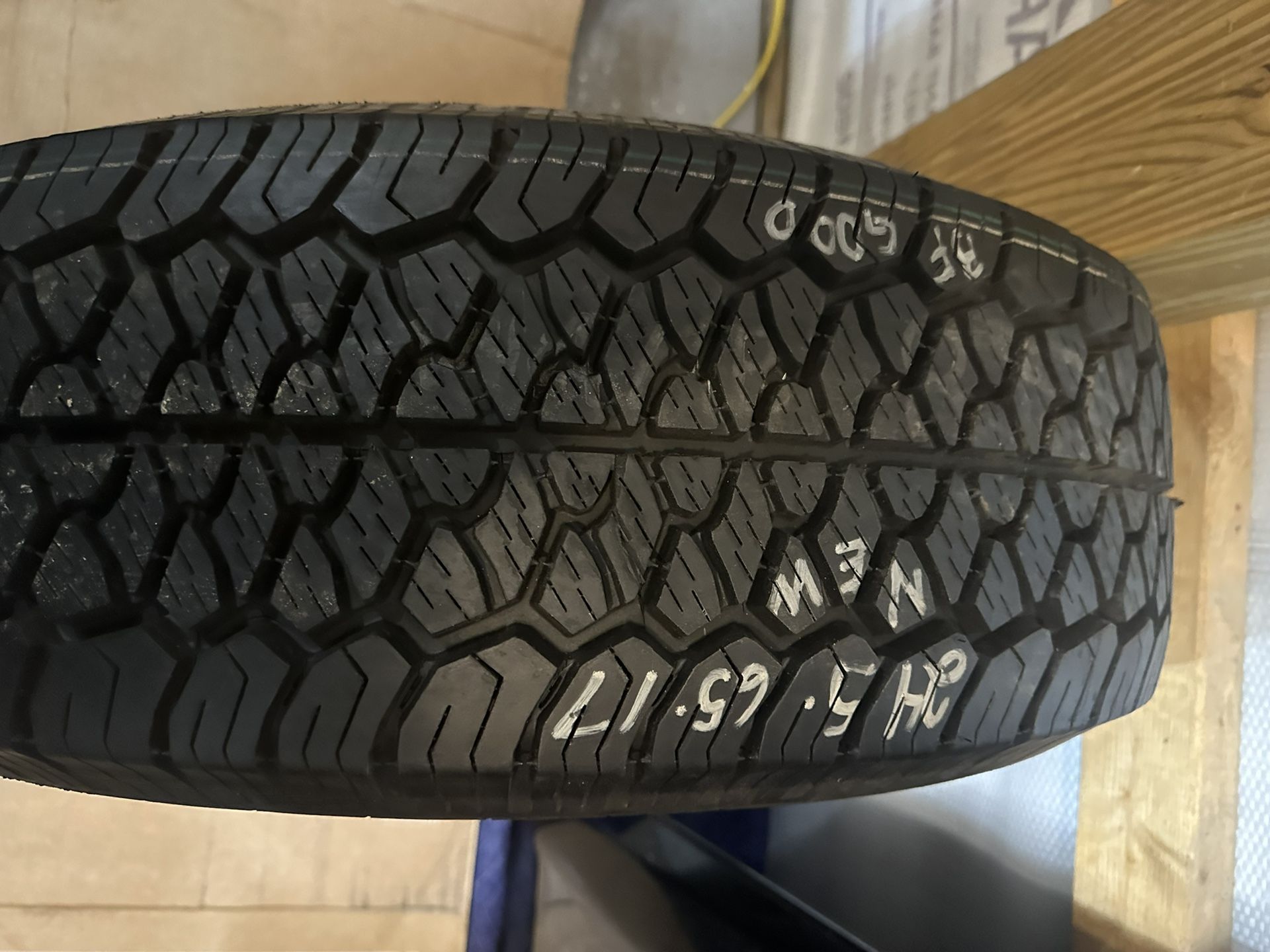 1 BRAND NEW BFGOODRICH RUGGED TRAIL T/A 245/65R17 RETAILS $222 SELLING FOR ONLY $80