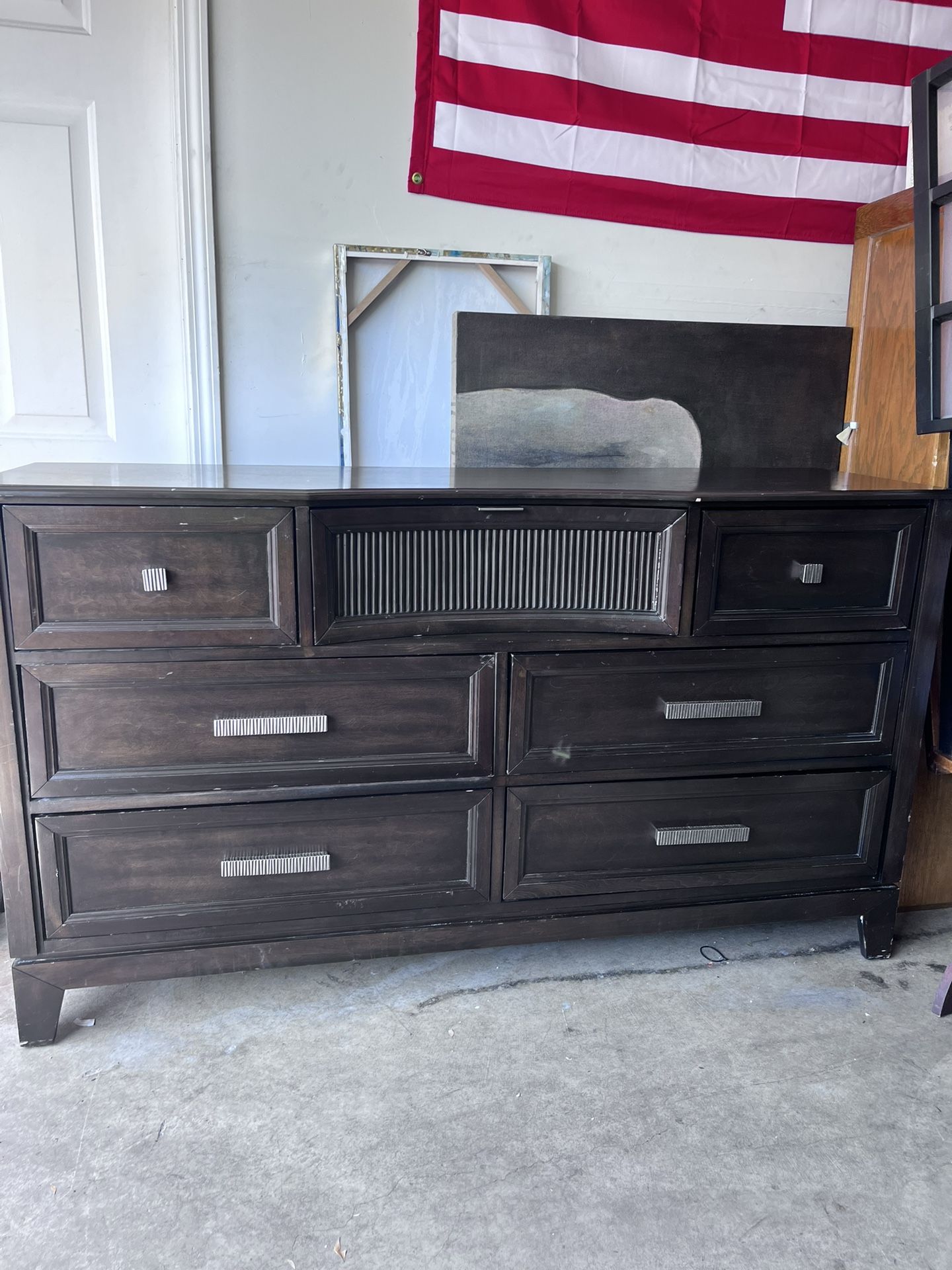 Dresser With 7 Drawers/side Table With 2 Drawers 