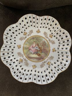 Beautiful Victorian collectible pedestal dish asking $35