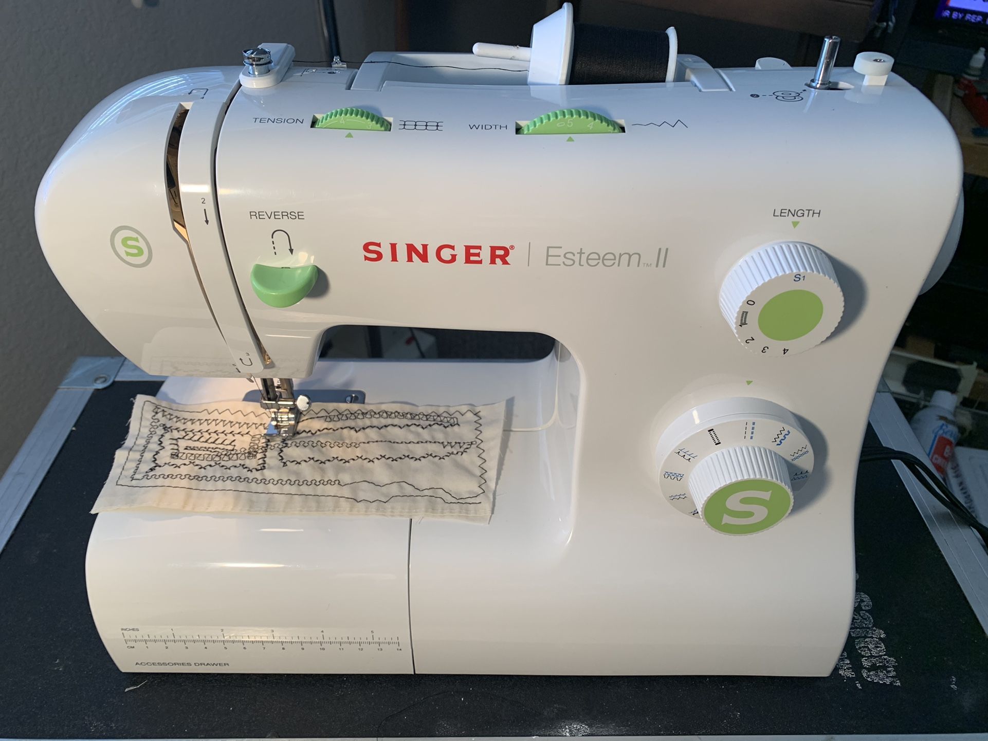 SINGER ESTEEM 2 SEWING MACHINE MODEL 2273 SINGER SEWING MACHINE 120V 0.5AMPS