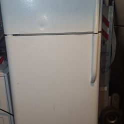 APARTMENT REFRIGERATOR (DELIVERED)