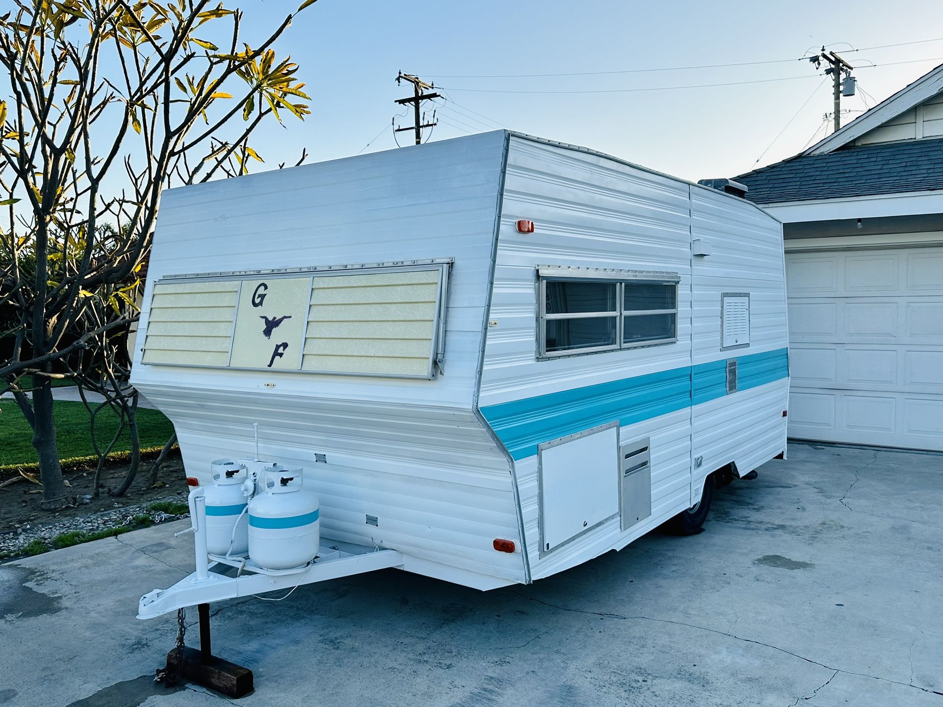 1968’ Vintage Travel Trailer, By Golden Falcon 17’ft Fully Self Contained !! w/Shower/toilet !! 
