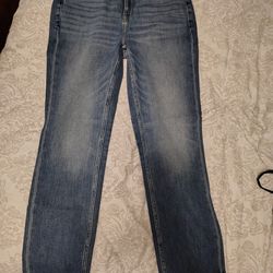 New White House Black Market BOYFRIEND JEANS Size 2. Great PRICE for NAME BRAND JEANS S. VERY NICE. SEE PHOTOS. CASH PICKUP ONLY