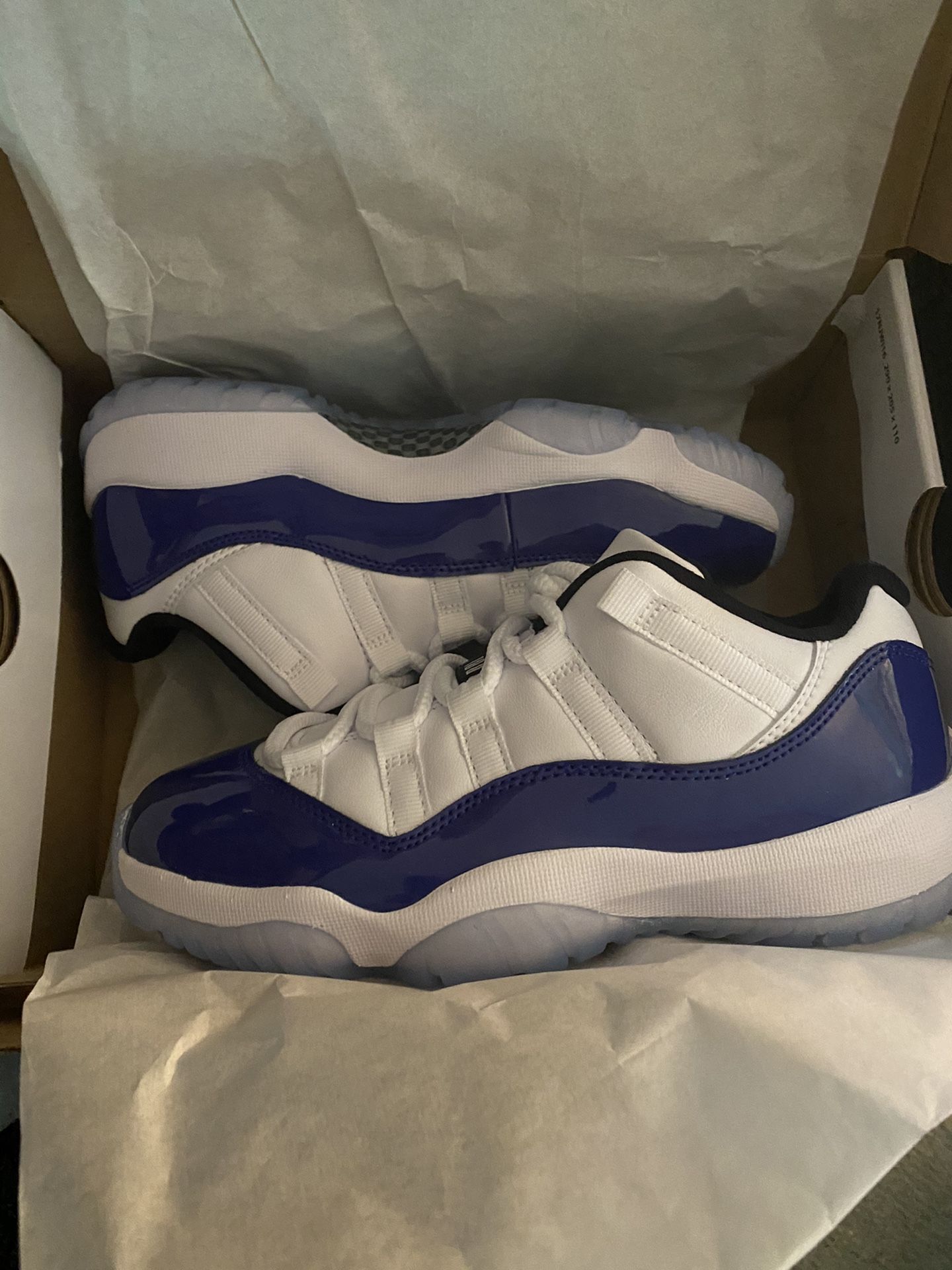 Jordan 11 low blue concords (w) sizes 5,6,7