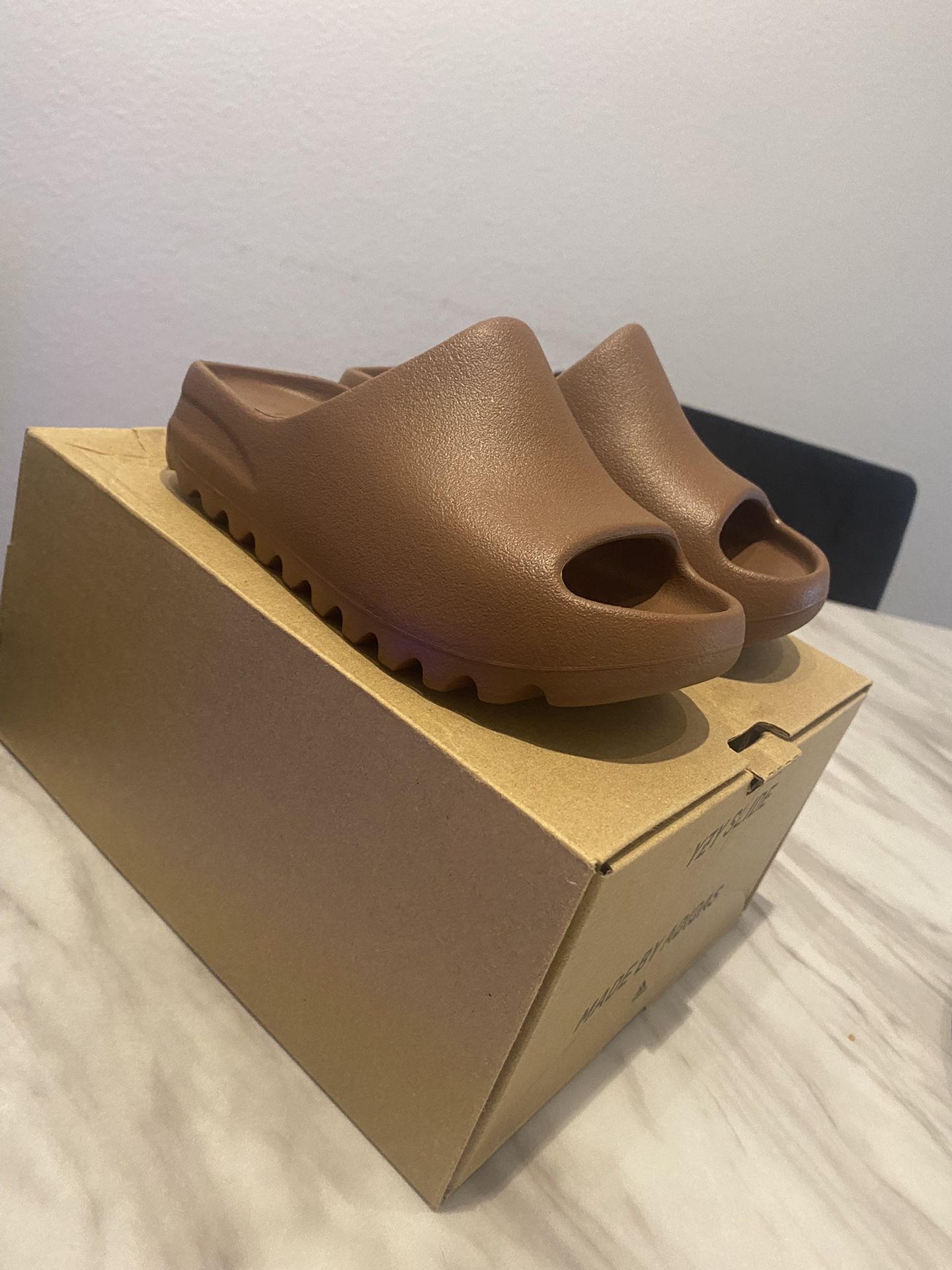 Yeezy Slides 1y