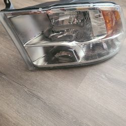 2013-2018 Ram Left Headlight  DC(contact info removed)9AD,HSG: 300235.   MAGNA 50693B OEM