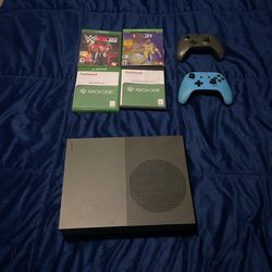 Xbox 1 S With 4 Game Disc , 1 Wireless Controller And 1 Wired Controller