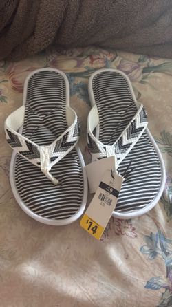 Women sandals size 9