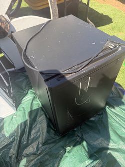 Black Mini Fridge Compact Refrigerator