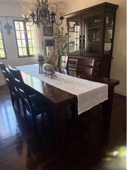 Dining room table