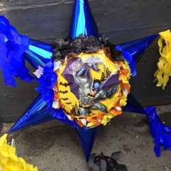 Batman star piñata