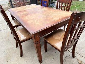 Table with 6 chairs