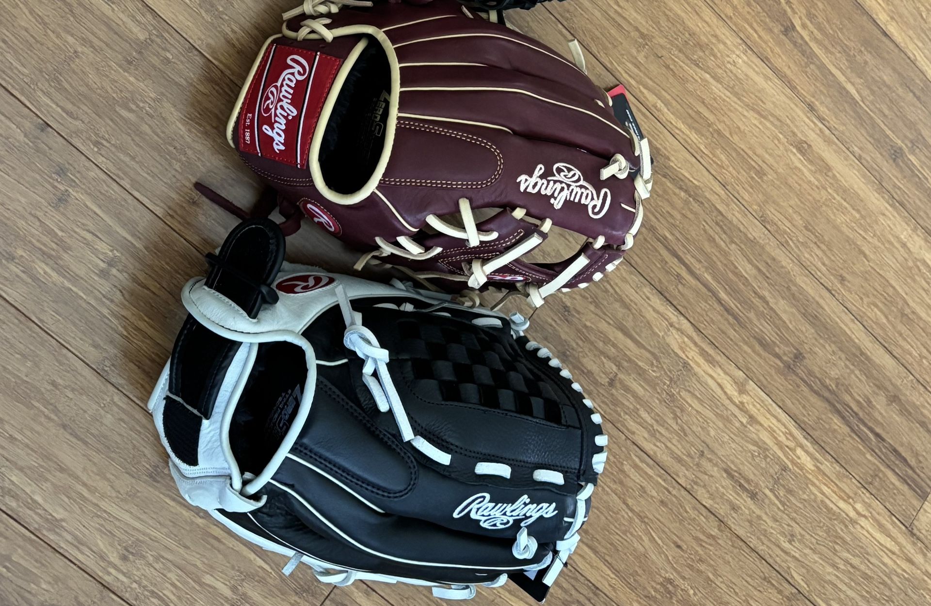 Baseball And Softball Gloves 