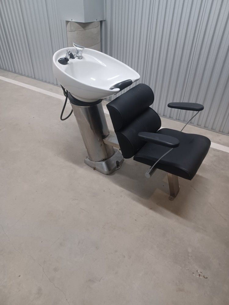 Salon Style Shampoo Chair/ Sink