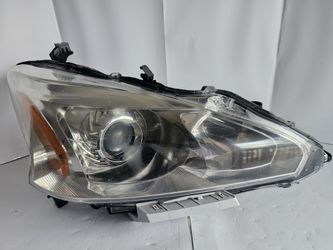2013-2015 Nissan Altima Halogen Headlight Right Passenger Side .