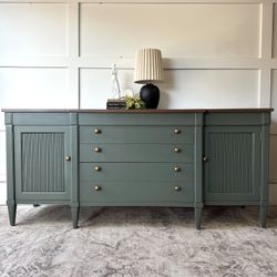 Stunning Dixie Refinished Credenza / Buffet / Dresser / TV stand / Console 
