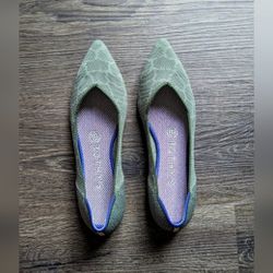 Rothys Pointed Toe Flats Retired Safari Green Printed Women's Size 7 NEW
