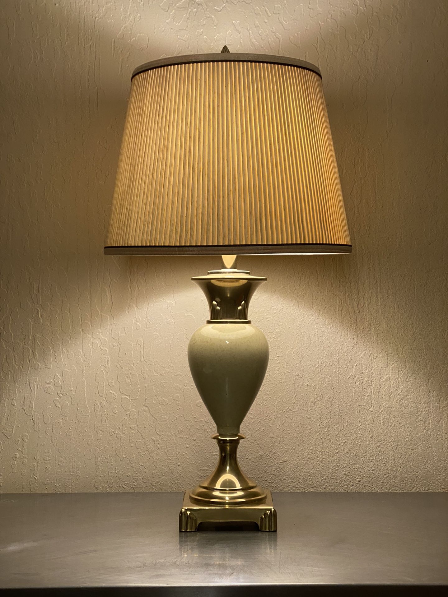 MCM Cool Brass Porcelain Antique 50’s 60’s Stiffel Table Touch Lamp