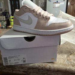 Jordan 1size 7 Womens