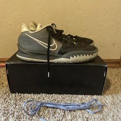 Kyrie Low 4 “black Rattan”