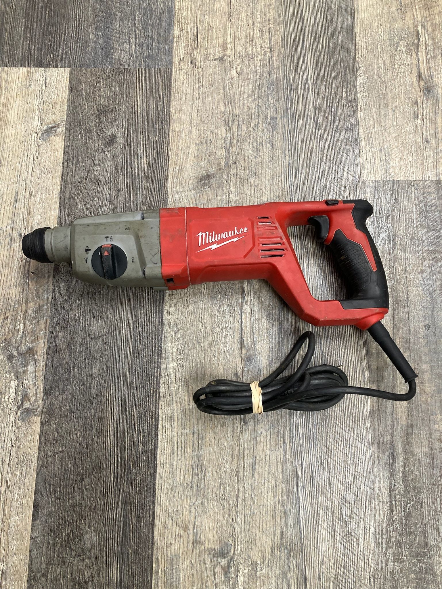 Milwaukee 5262-21 8Amp Corded 1” SDS D-Handle Rotary Hammer