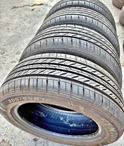 205/55/16 Sentury Set de Tires. Con 80% de vida las 4