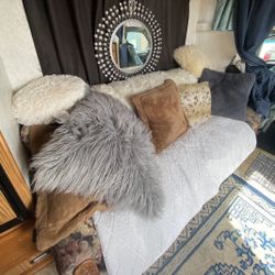 Great Mobile Home.  All Works.  Impecable Inside. About 100k Miles. Gas 
