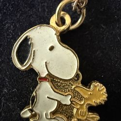 Vintage collectible peanuts Snoopy and Woodstock enamel necklace