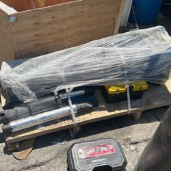 Anton Hydraulic Breaker