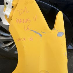2012 - 2018 Toyota Prius Fender Driver Side Yellow 