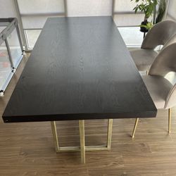 Dining room table for sale ***LIKE NEW