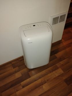 Toshiba 10,000 BTU Mobile AC Unit. Works Great
