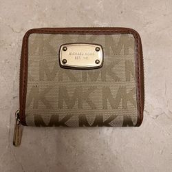 Michael Kors Square Beige Wallet Card Holder Gold Tone Logo Bifold Zip Closure 